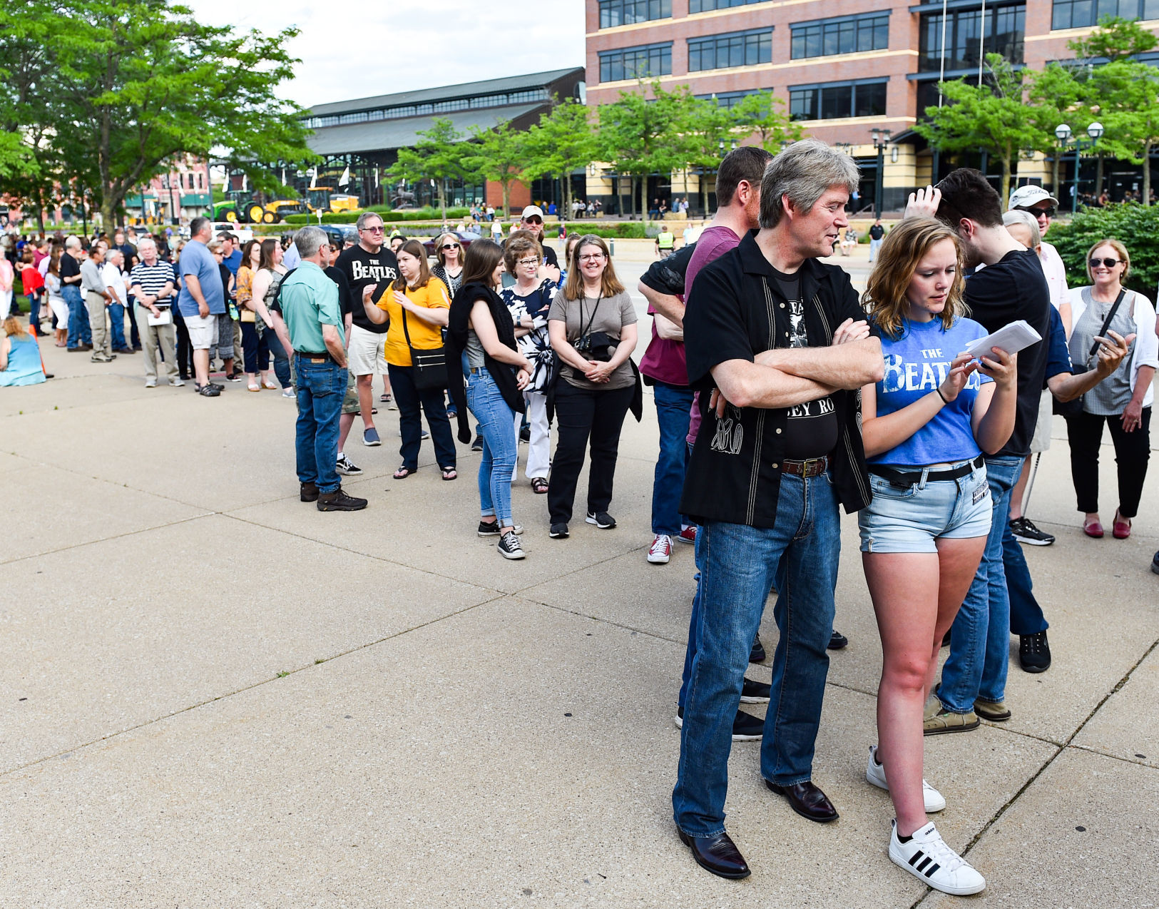 061219-McCartney-Fans-005a.jpg